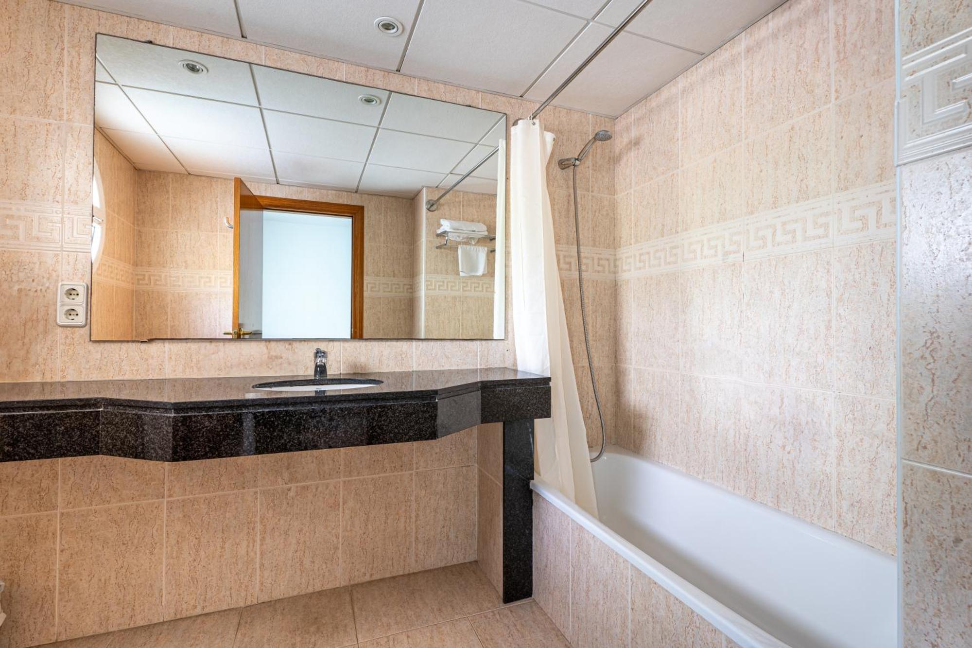 Triple Room with Terrace,830458832:JPEG